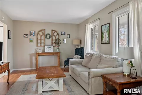 Living - 2917 Arlington Dr, Springfield, IL 62704 photo 1 of 7