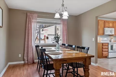 Dining - 2917 Arlington Dr, Springfield, IL 62704 photo 4 of 4