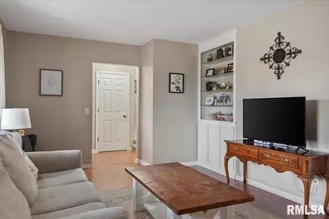 Living - 2917 Arlington Dr, Springfield, IL 62704 photo 3 of 7