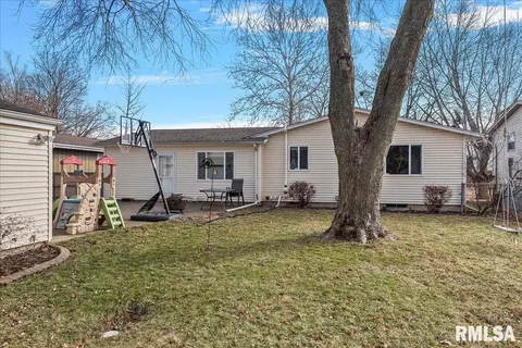 Exterior - 2917 Arlington Dr, Springfield, IL 62704 photo 8 of 8
