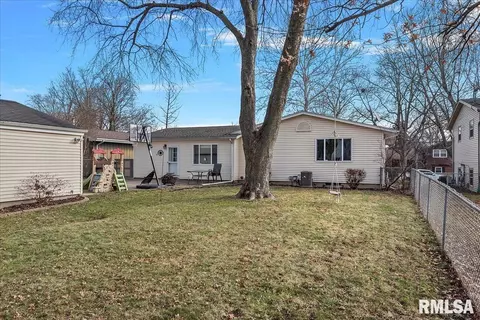 Exterior - 2917 Arlington Dr, Springfield, IL 62704 photo 7 of 8