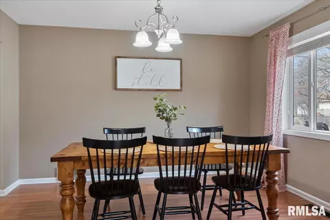 Dining - 2917 Arlington Dr, Springfield, IL 62704 photo 1 of 4