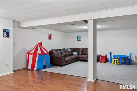 Living - 2917 Arlington Dr, Springfield, IL 62704 photo 5 of 7