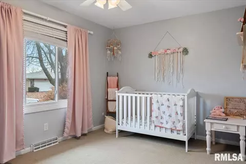 Bedroom - 2917 Arlington Dr, Springfield, IL 62704 photo 9 of 10