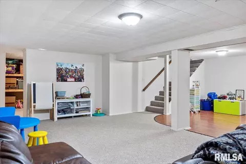Living - 2917 Arlington Dr, Springfield, IL 62704 photo 7 of 7