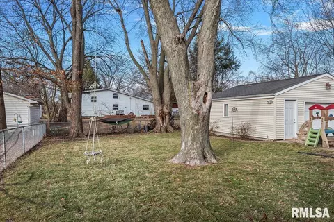 Exterior - 2917 Arlington Dr, Springfield, IL 62704 photo 6 of 8