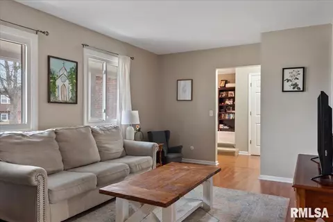 Living - 2917 Arlington Dr, Springfield, IL 62704 photo 4 of 7