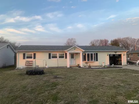 411 W Tremont St, Waverly, IL 62692