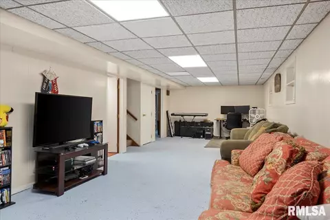 Living - 164 Archer Ave, Springfield, IL 62704 photo 5 of 7