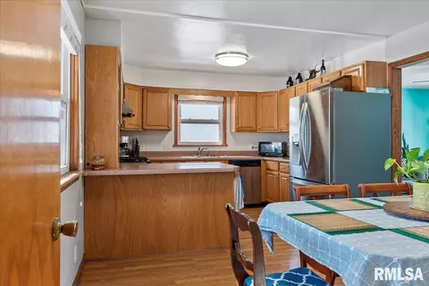 Kitchen - 164 Archer Ave, Springfield, IL 62704 photo 3 of 5