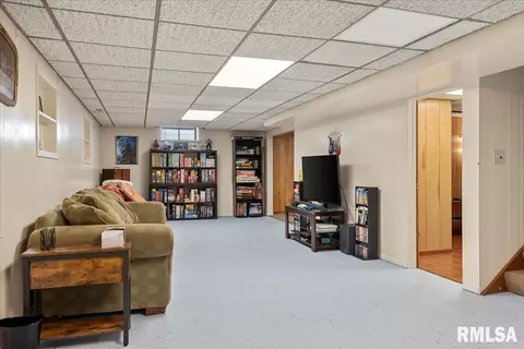 Living - 164 Archer Ave, Springfield, IL 62704 photo 7 of 7