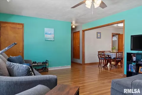 Living - 164 Archer Ave, Springfield, IL 62704 photo 1 of 7