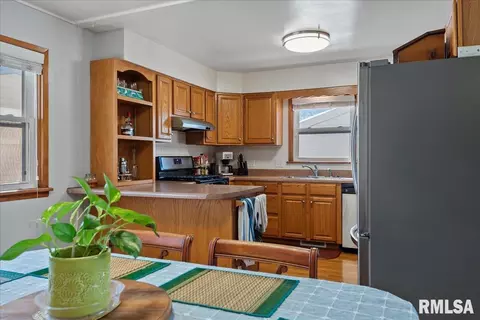 Kitchen - 164 Archer Ave, Springfield, IL 62704 photo 2 of 5