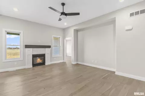 Living - 5315 Verdant Ln, Springfield, IL 62711 photo 1 of 1