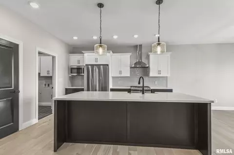 Kitchen - 5315 Verdant Ln, Springfield, IL 62711 photo 6 of 8