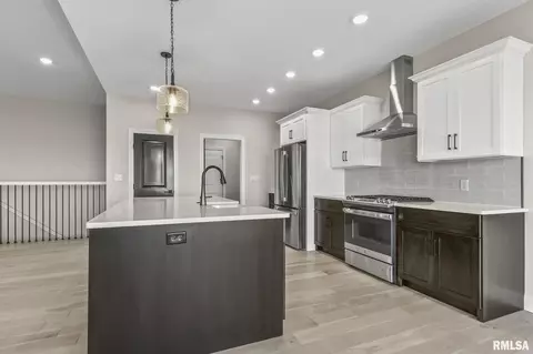 Kitchen - 5315 Verdant Ln, Springfield, IL 62711 photo 7 of 8