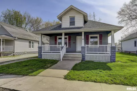 818 S Clay St, Taylorville, IL 62568