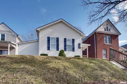 805 S 14th St, Quincy, IL 62301