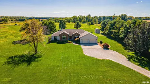 753 State Route 10, Lincoln, IL 62656