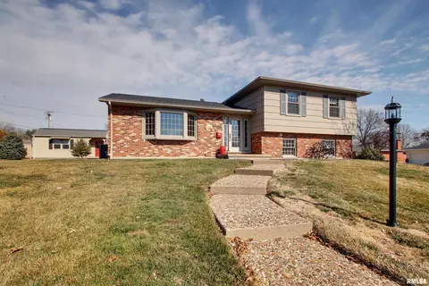 2221 Wilmar Ct, Quincy, IL 62301