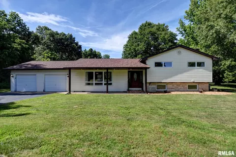 3501 Fairlane Ave, Taylorville, IL 62568