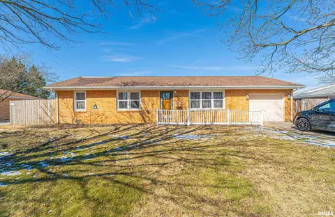 180 Regent St, Lincoln, IL 62656