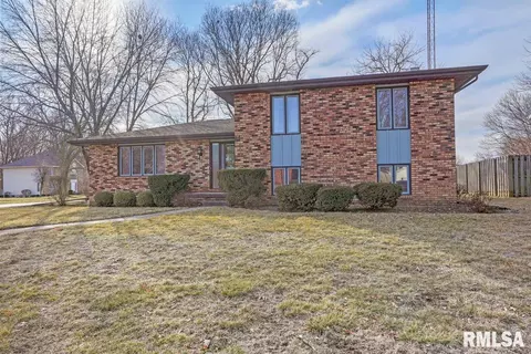2910 Victoria Dr, Springfield, IL 62704