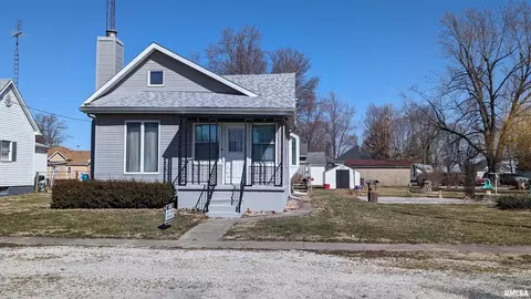 807 SE 5th St, Morrisonville, IL 62546