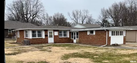 304 N Blair St, Virden, IL 62690
