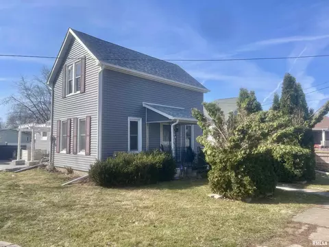 402 W Martin St, Abingdon, IL 61410