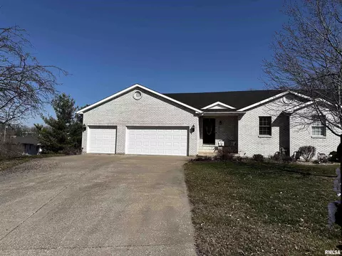 533 Woodbridge Dr, Quincy, IL 62301