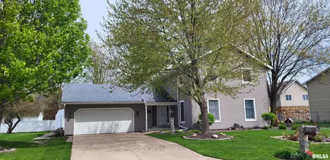 1075 W Woodbine Cir, Galesburg, IL 61401