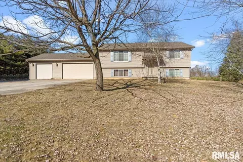 835 Brookview Rd, Dawson, IL 62520