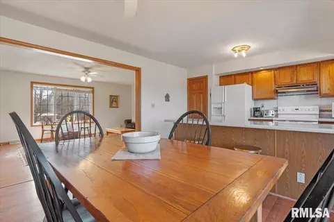 835 Brookview Rd, Dawson, IL 62520 photo 9