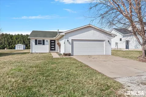 20 Spencer Dr, Edinburg, IL 62531
