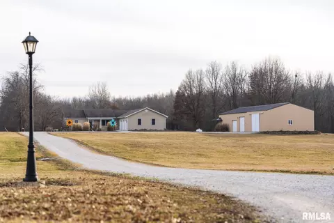 1862 E 2850 N Rd, Blue Mound, IL 62513