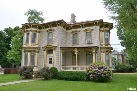 871 W College Ave, Jacksonville, IL 62650