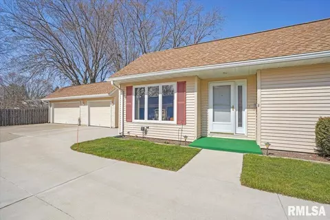 3209 Clarendon Dr, Springfield, IL 62704 photo 3