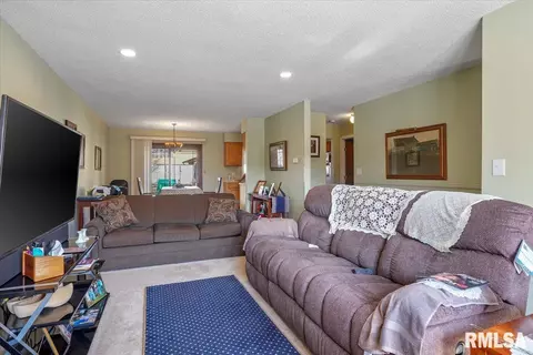 3209 Clarendon Dr, Springfield, IL 62704 photo 7