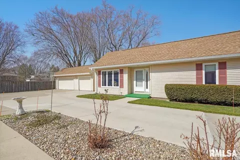 3209 Clarendon Dr, Springfield, IL 62704 photo 2