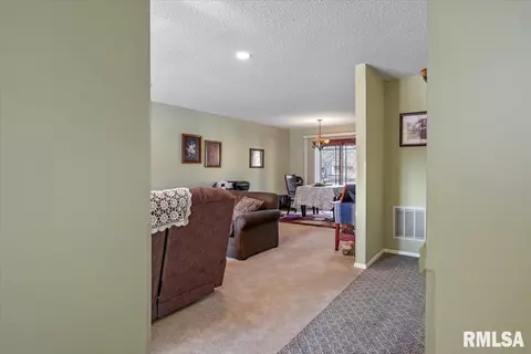 3209 Clarendon Dr, Springfield, IL 62704 photo 8