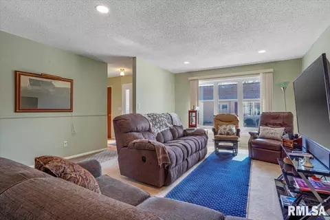 3209 Clarendon Dr, Springfield, IL 62704 photo 10