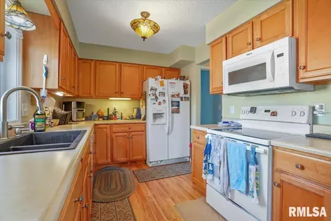 3209 Clarendon Dr, Springfield, IL 62704 photo 13