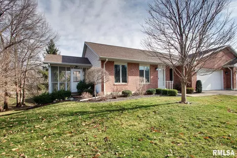 105 W Waterford Dr, Quincy, IL 62305