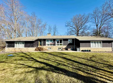 1054 Hickory Knl, Galesburg, IL 61401