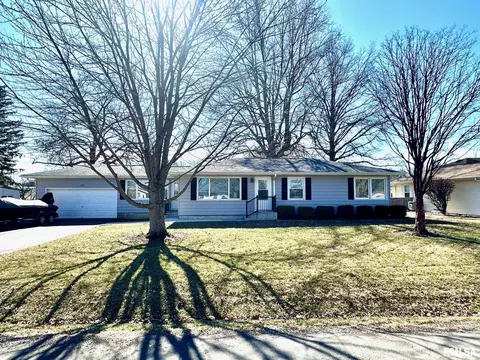 1429 Passavant Dr, Jacksonville, IL 62650