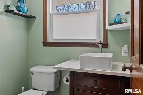 Bath - 38 Frontier Lk, Springfield, IL 62707 photo 1 of 5