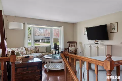 Living - 38 Frontier Lk, Springfield, IL 62707 photo 4 of 12