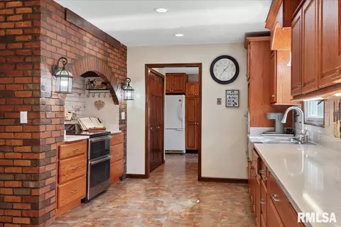 Kitchen - 38 Frontier Lk, Springfield, IL 62707 photo 1 of 3