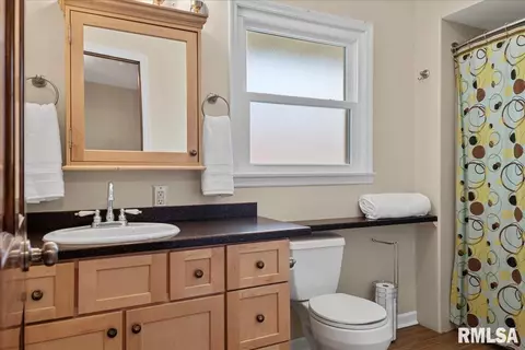 Bath - 38 Frontier Lk, Springfield, IL 62707 photo 4 of 5